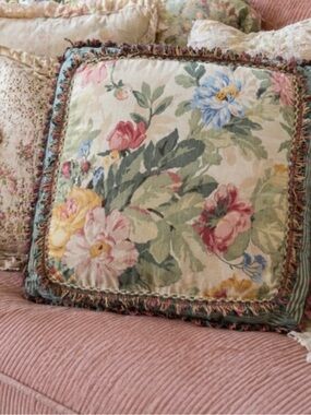 LK NW Ralph Lauren ? Floral Cottagecore Pillow 
16.5” Square 4” Deep